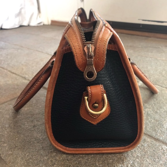 Vintage Dooney and Bourke Classic Black and Brown Leather Purse - Picture 4 of 9